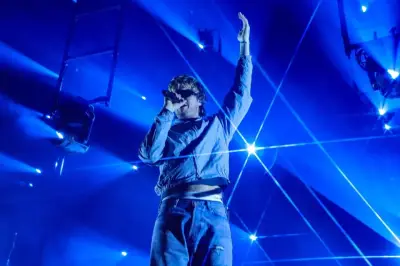 Joe Keery, de 'Stranger Things', triunfa en la música como DJO con su nuevo álbum