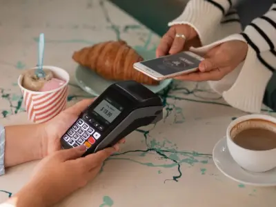 La Revolución de Bankaool: Cómo Moisés Chaves Transformó un Banco en Crisis en un Gigante Digital