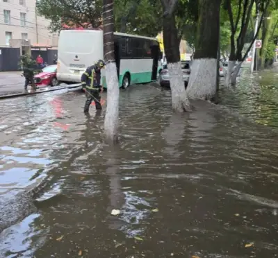 Lluvias atípicas generan 17 encharcamientos en 10 alcaldías de la CDMX