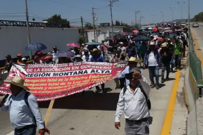 Maestros de Guerrero se suman a paro nacional de la CNTE con bloqueos y destrozos