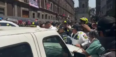 Maestros de la CNTE instalan plantón en Zócalo tras enfrentamiento con policías capitalinos