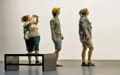 ‘Mausoleo’: Natasha Barhedia explora lo ominoso en el teatro desde la penumbra