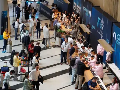 Michael J. Sandel cuestiona la meritocracia en la Convención Bancaria de México