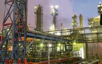 Misil impacta refinería de Haifa en Israel: sin víctimas pero con cortes eléctricos