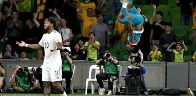 Nestory Irankunda celebra gol con icónica coreografía de Michael Jackson