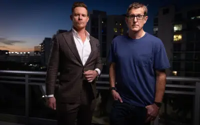 Netflix estrena hoy 'La Edad del Amor' y documental de Louis Theroux sobre masculinidad