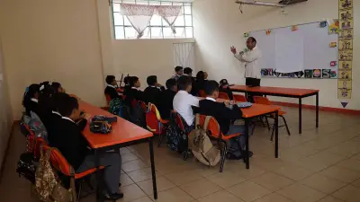 Nuevo León aprueba nueva Ley de Educación con restricción de celulares en aulas