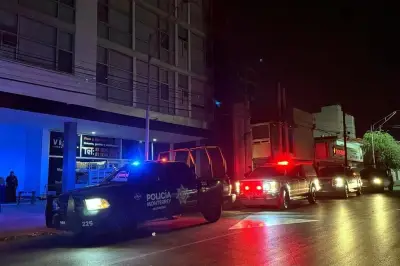 Ocho jóvenes rescatados tras quedar atrapados en elevador en edificio céntrico