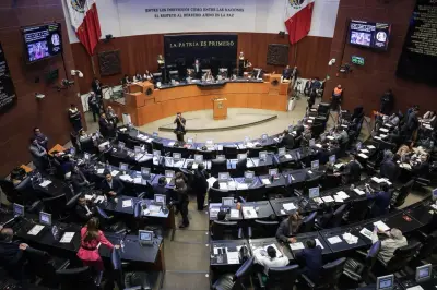 Oposición en el Senado respalda límite a pensiones doradas de exfuncionarios