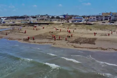 Pemex recolecta 128 toneladas de residuos de crudo en el Golfo de México