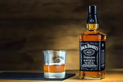 Pernod Ricard Negocia Fusión con Brown-Forman, Fabricante de Jack Daniel's
