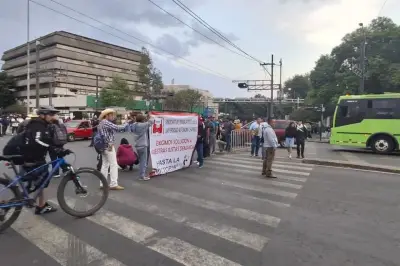 Personal de Chapingo protesta sobre Avenida Universidad por recortes presupuestales
