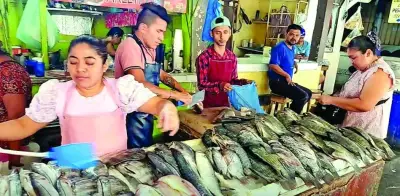 Pescadores de Tabasco enfrentan crisis en Semana Santa por temor a contaminación petrolera