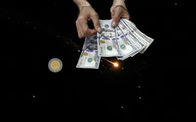 Peso mexicano registra leve avance frente al dólar este miércoles 25 de marzo