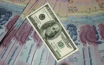 Peso Mexicano se acerca a los 18 por dólar tras caída semanal por tensión en Irán