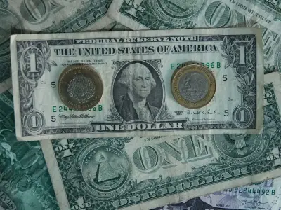 Peso mexicano se aprecia tras omisión de Trump en discurso sobre aranceles
