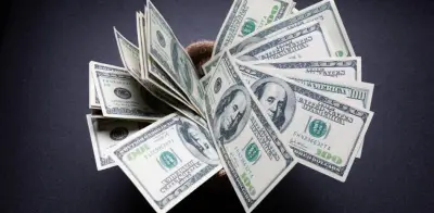 Peso mexicano se fortalece por segundo día consecutivo ante anuncios de bancos centrales