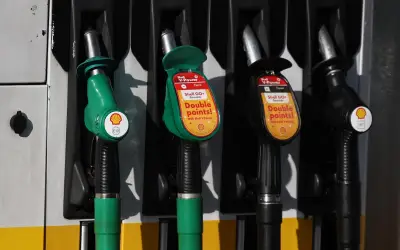 Petróleo se Dispara por Temor a Guerra en Medio Oriente y Bloqueos en Ormuz