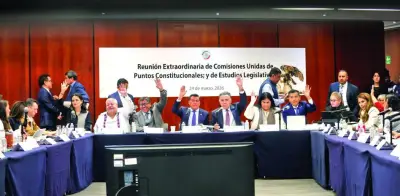 Plan B avanza en Senado entre cabildeos solitarios y espectáculo de 'detentes'