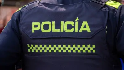 Policía de la CDMX agrede a jardinero en Coyoacán; cámaras captan golpe injustificado