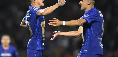 Polémico penal salva a Pumas en empate 2-2 contra líder Cruz Azul