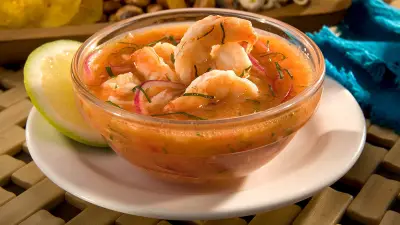 Receta Fácil: Caldo de Camarón Estilo Cantina para Cuaresma