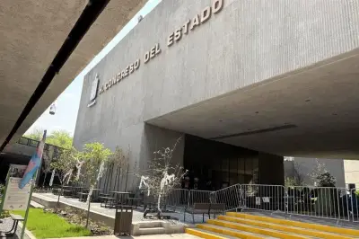 Refuerzan seguridad en Palacio Nacional y Congreso antes de marcha del 8M
