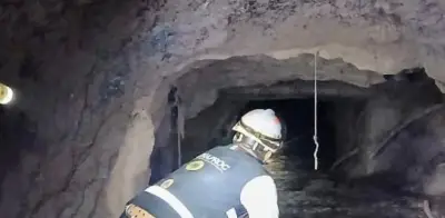 Rescatan a minero tras 100 horas atrapado en Sinaloa; tres compañeros siguen con vida