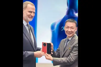 Rey Felipe VI de España honra con su presencia el stand español en el MWC 2026