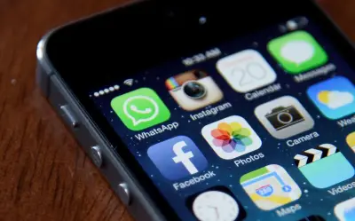 Semana Santa 2026: Activa Mensajes de Ausencia en WhatsApp Business para Descansar