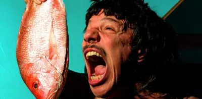 Silverio fusiona cine de ficheras y música primitiva en su nuevo sencillo 'Carnaval'