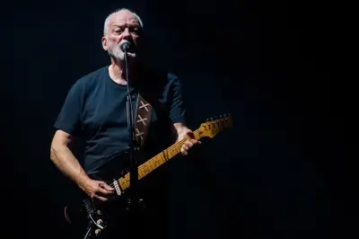 Subastan guitarra icónica de Pink Floyd por 14.5 millones de dólares en récord