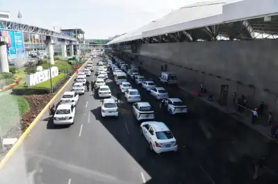 Taxistas de CDMX anuncian protestas contra Uber y DiDi en el AICM desde el miércoles