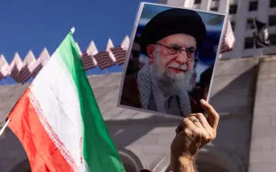 Televisión iraní confirma muerte del ayatolá Jameneí en bombardeos de EE.UU. e Israel