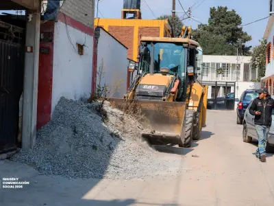 Texcoco realiza operativos de limpieza en Tulantongo para despejar vías públicas