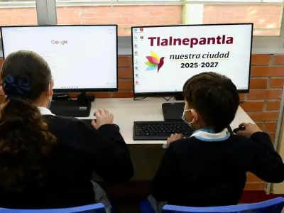 Tlalnepantla entrega computadoras a estudiantes de primaria para fortalecer educación digital