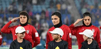 Tres futbolistas iraníes renuncian al asilo en Australia y regresan a su país