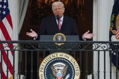 Trump firma decreto para pagar a empleados de TSA durante cierre del gobierno