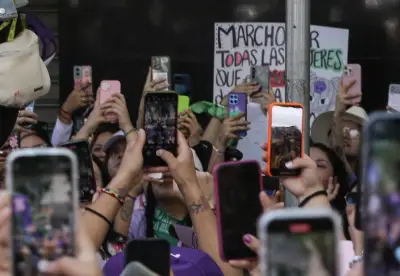 Violencia familiar y digital lideran denuncias de mujeres jóvenes en CDMX