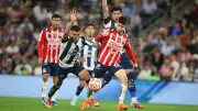 Aficionado justifica golpes a su hijo en Rayados vs Chivas: 'Aprendió una lección'
