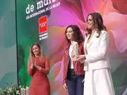 Alcaldesa de Cuauhtémoc recibe en Madrid el Reconocimiento 8 de Marzo por su lucha