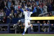 Blue Jays Aplastan a los Atléticos en Serie de Béisbol de la MLB