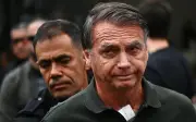 Bolsonaro sale del hospital tras neumonía y enfrenta arresto domiciliario por golpe
