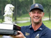 Bryson DeChambeau conquista el LIV Golf de Singapur en dramático desempate bajo la lluvia