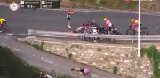 Caídas violentas sacuden la Milán-San Remo 2026, afectando a Isaac del Toro y otros ciclistas