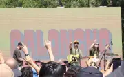 Caloncho fusiona música y bicicletas en íntimo concierto al aire libre en Guadalajara
