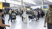 Caos en aeropuertos de EE.UU.: Retrasos de hasta 4 horas por cierre financiero