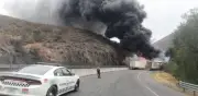 Caos en Coahuila: Dos tráileres chocan y se incendian en carretera Puerto México-Ojo Caliente