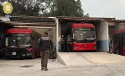 Cateo en Azcapotzalco: detienen a dos y aseguran 33 unidades de transporte público foráneo