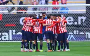 Chivas recibe a Santos Laguna en el Akron para defender su dominio local en la Liga MX